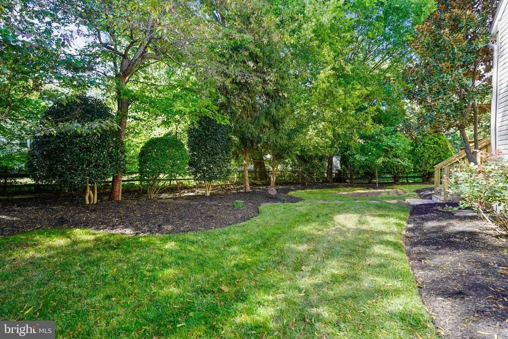 Photo of 9425 FLOWERDEN LANE