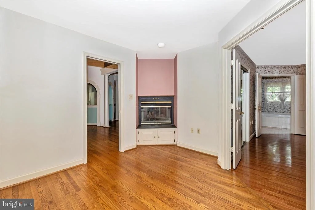 Photo of 827 DUNBROOKE COURT
