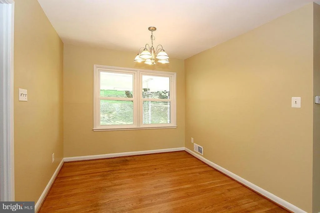 Photo of 911 WHITE WAY