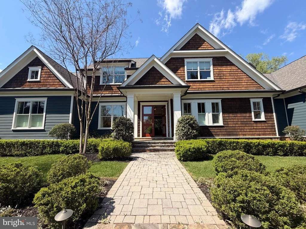Photo of 1674 CHAIN BRIDGE ROAD