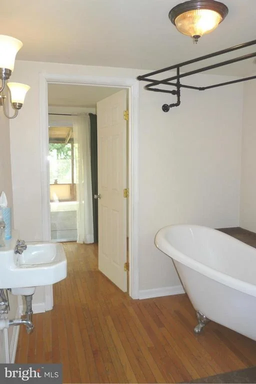 Photo of 604 MILITARY ROAD