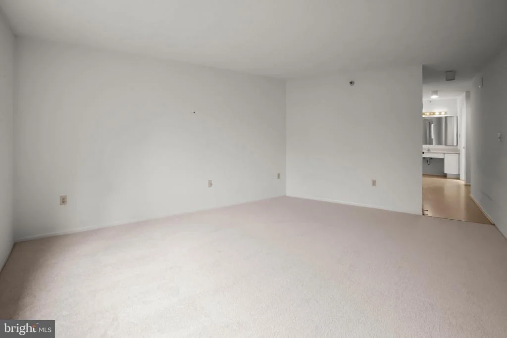 Photo of Unit 1618 at 15101 INTERLACHEN DRIVE