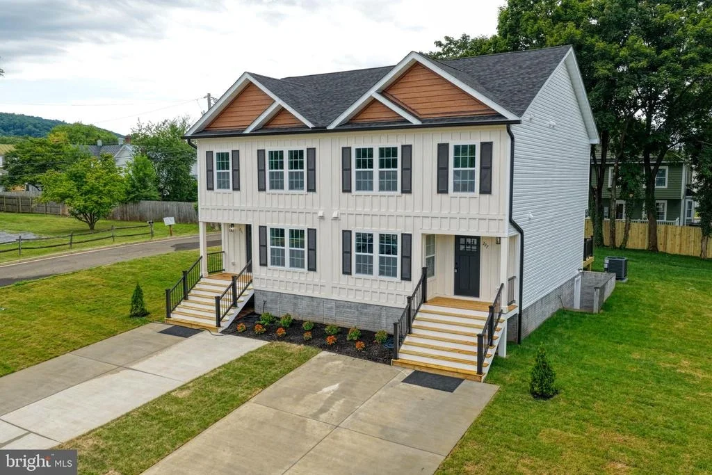 Photo of 227 MOSBY LANE