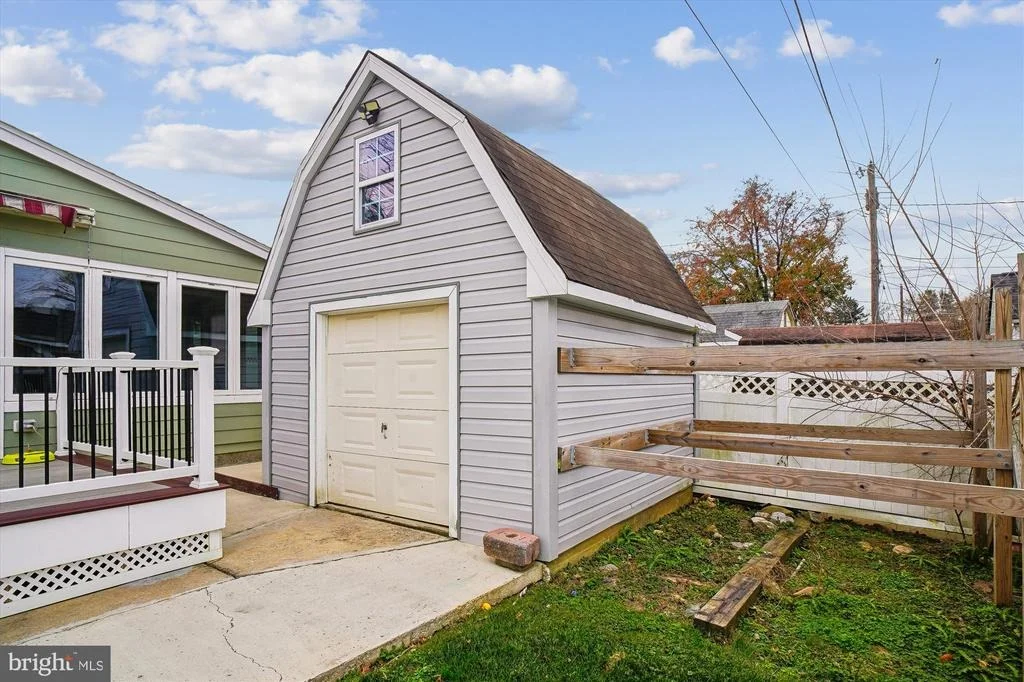 Photo of 417 WHITE OAK PLACE