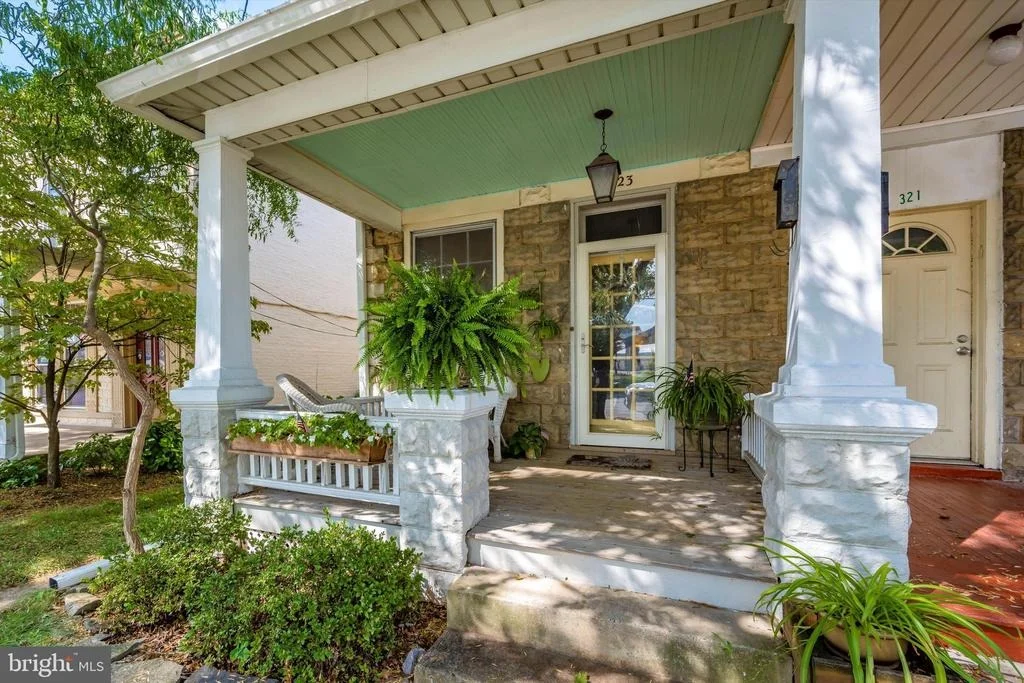 Photo of 323 W 7TH STREET