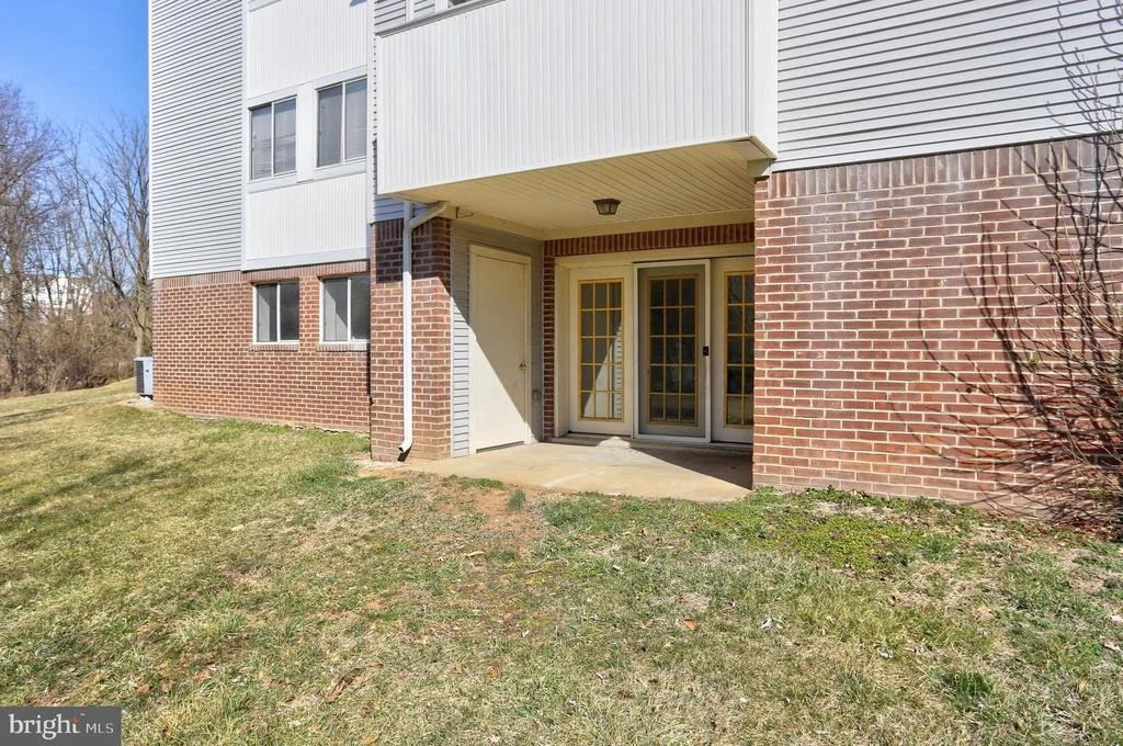 Photo of Unit BC at 2133 WAINWRIGHT COURT