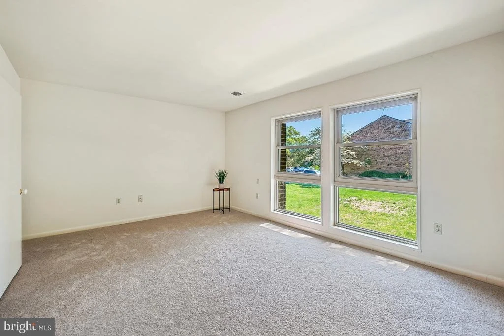 Photo of Unit 682A at 3320 GLENEAGLES DRIVE