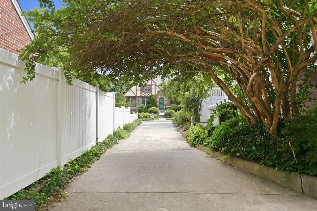 Photo of 1907 ROOKWOOD ROAD