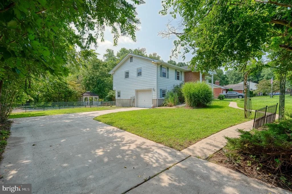 Photo of 1306 GRANDVIEW COURT