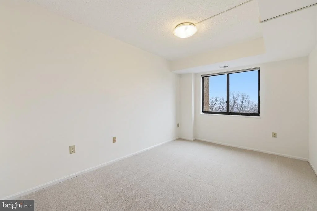 Photo of Unit 2801 at 15107 INTERLACHEN DRIVE