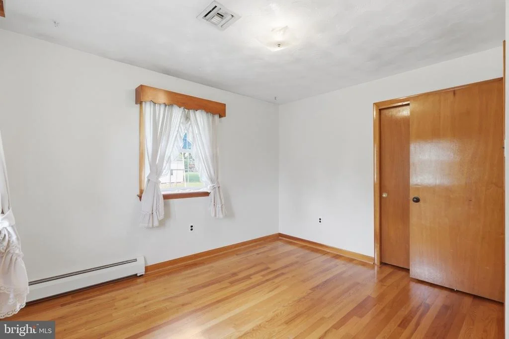 Photo of 5893 AMBAU ROAD