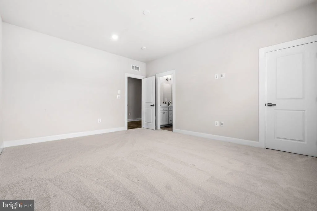 Photo of 15503 TWIN RIVER CIR