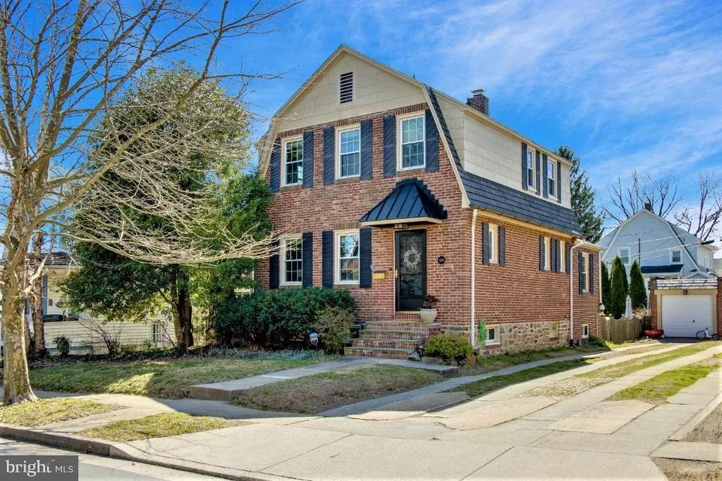 Photo of 620 ALDERSHOT ROAD