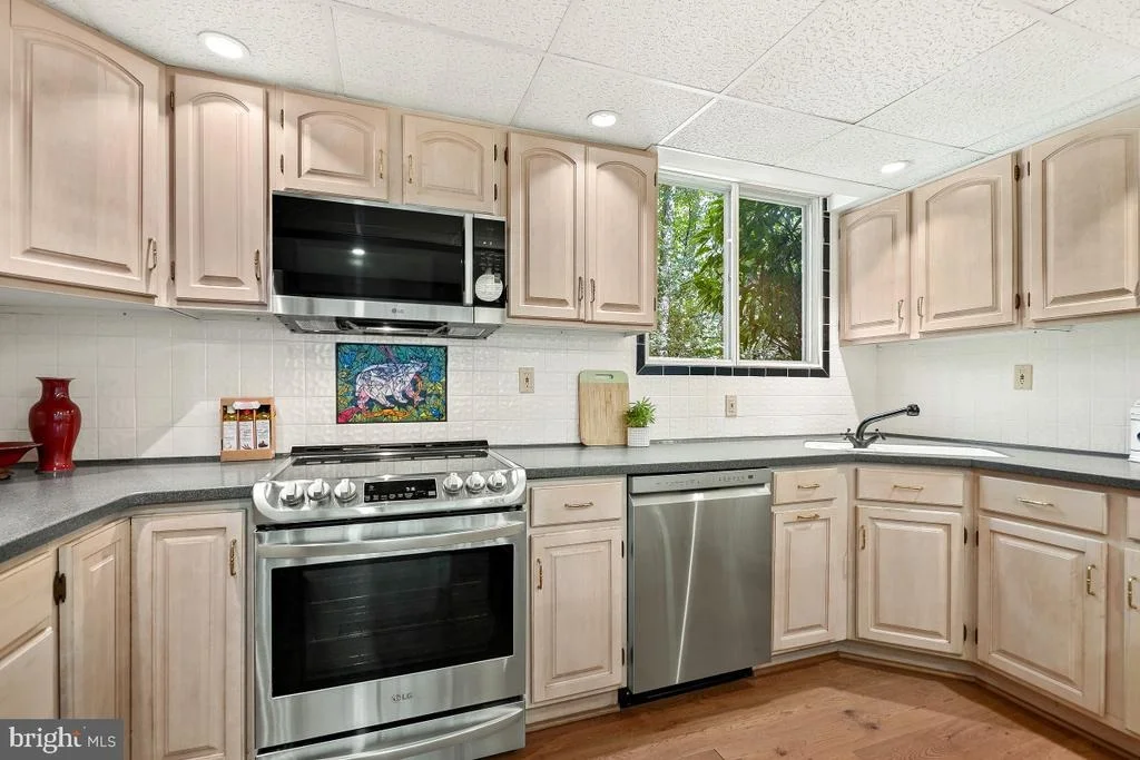Photo of 8545 PINEWAY COURT
