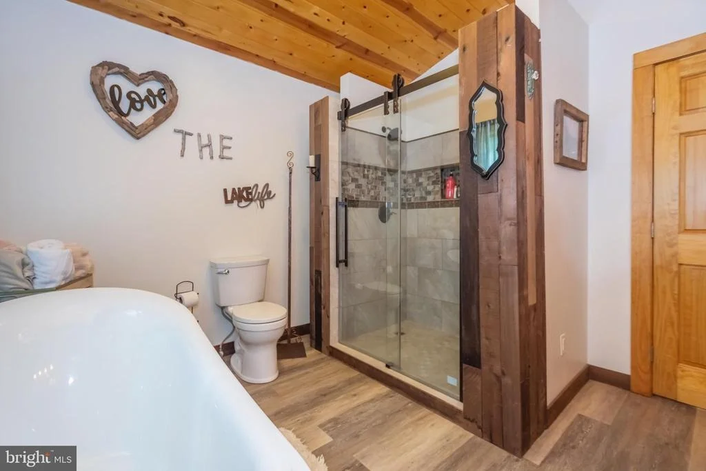 Photo of 495 WHITE OAK DRIVE