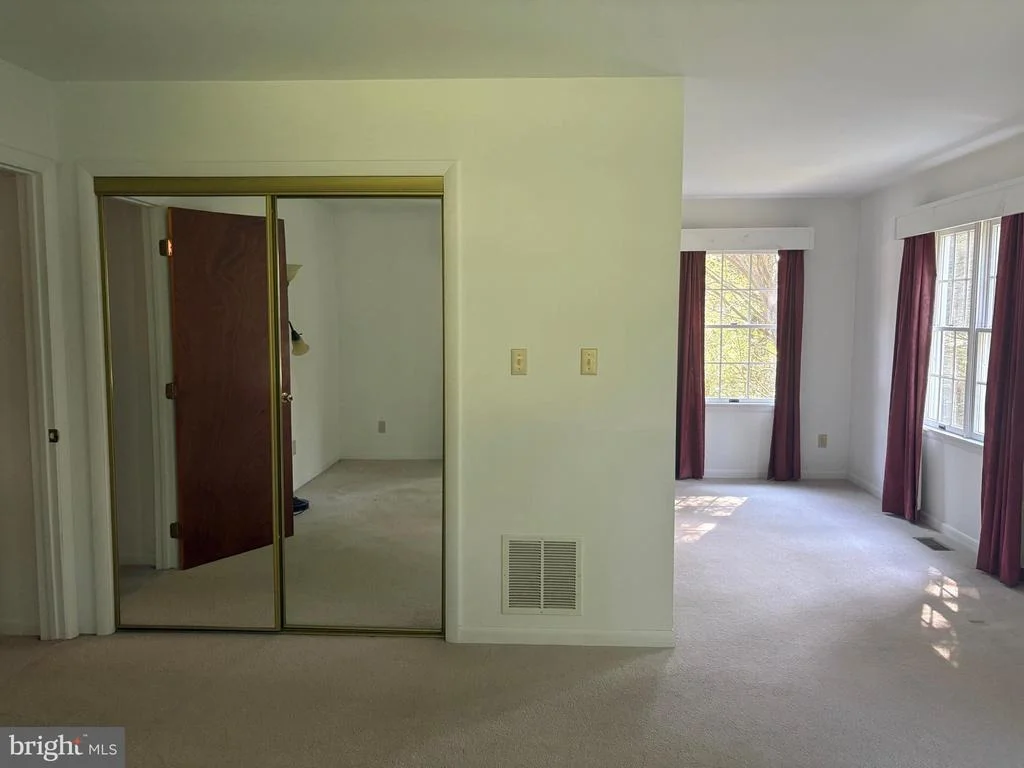 Photo of 207 THRASHER WAY