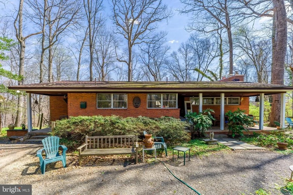 Photo of 901 CHINQUAPIN ROAD