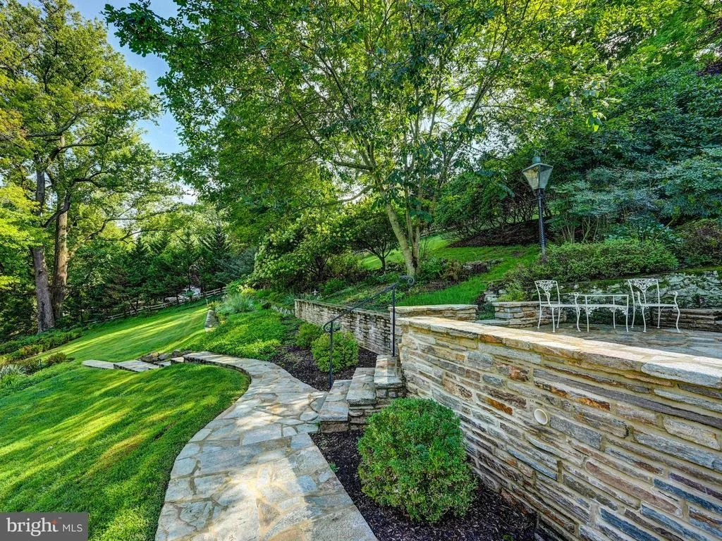 Photo of 1860 CIRCLE ROAD