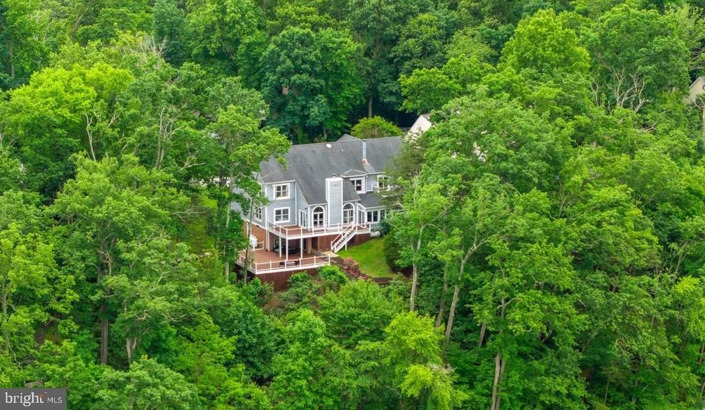 Photo of 575 LAUREL ROAD