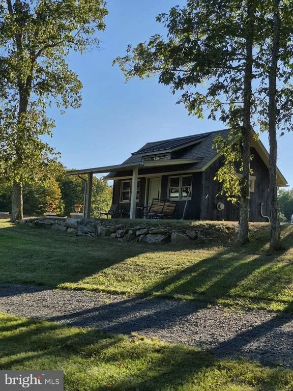 Photo of 415 NAZELROD ROAD