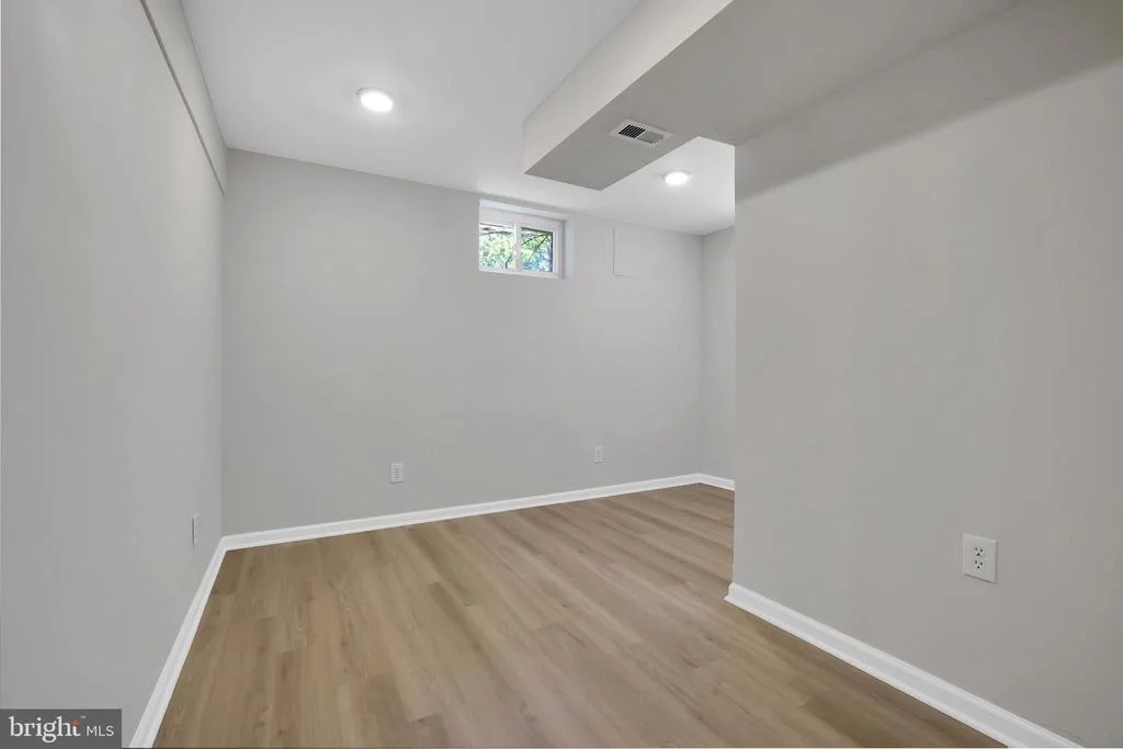 Photo of 833 LOXFORD TERRACE