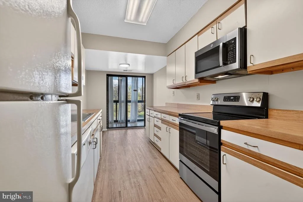 Photo of Unit 3521 at 15115 INTERLACHEN DRIVE