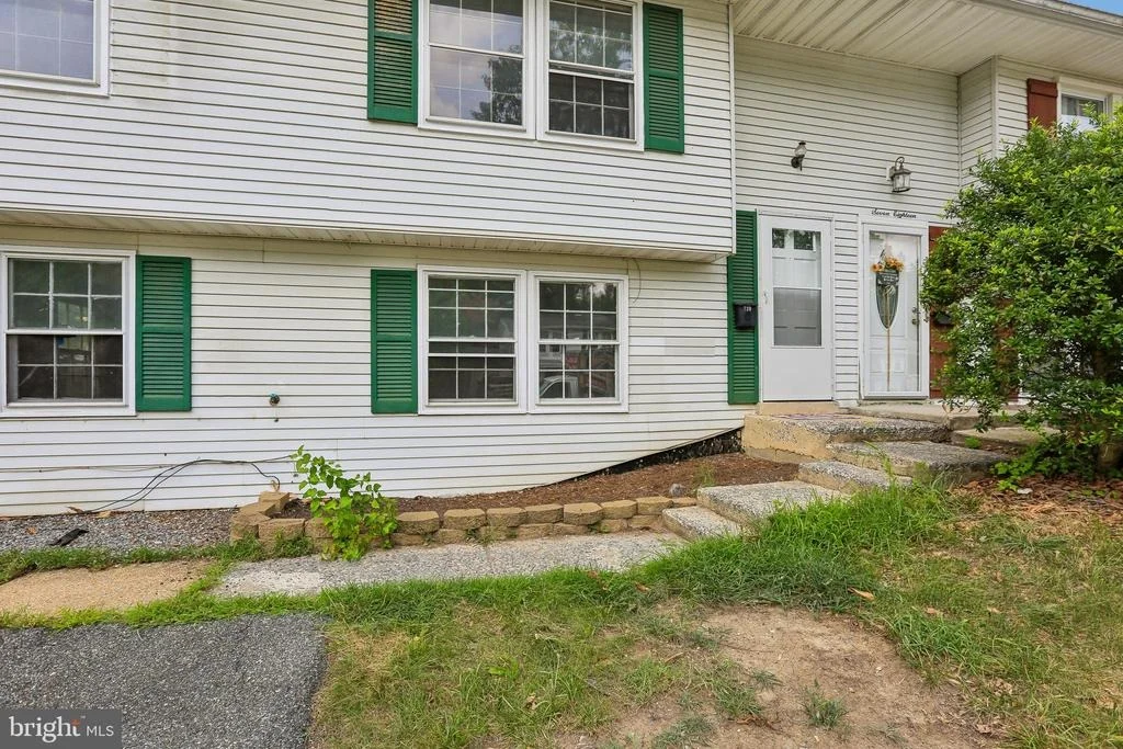 Photo of 720 CHAPELGATE DRIVE