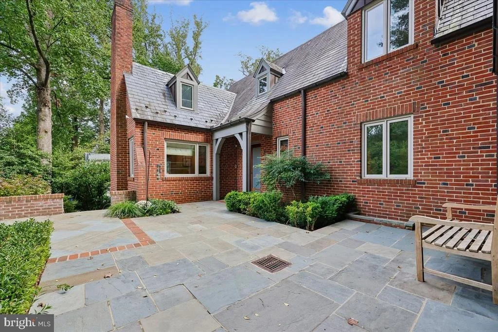 Photo of 1212 WOODSIDE PARKWAY