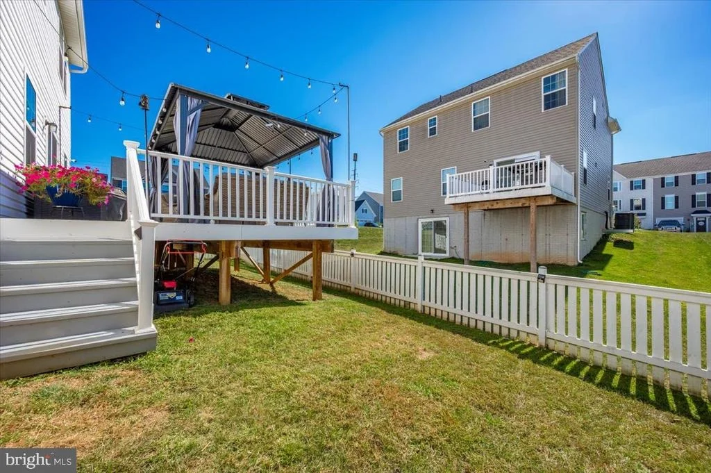 Photo of 76 VANCOUVER PLACE