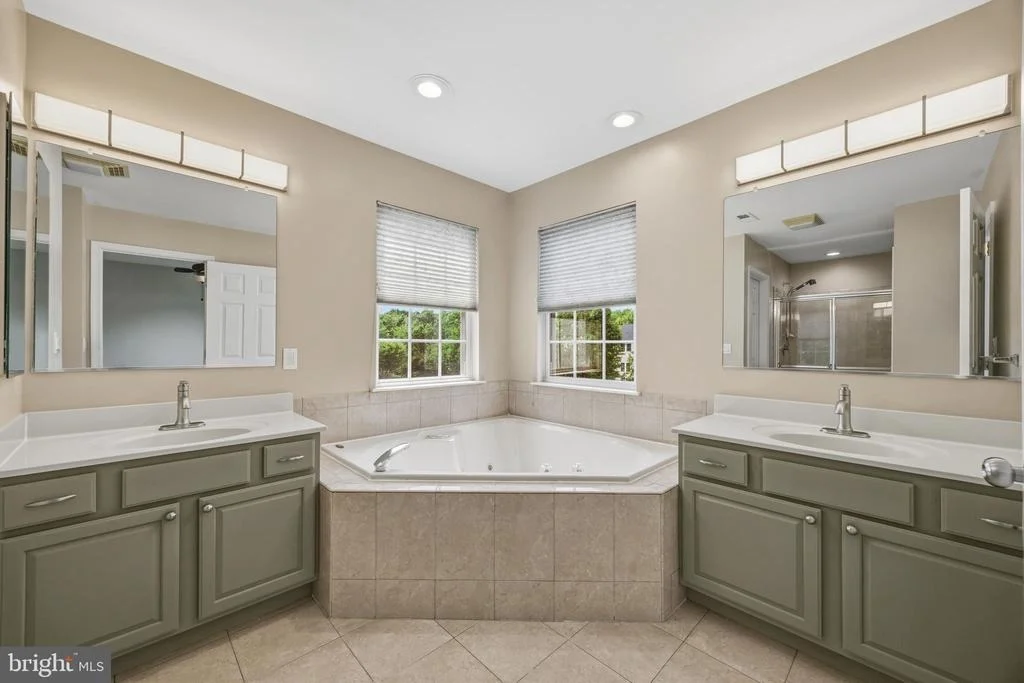 Photo of 2416 VALLEY BROOK LANE