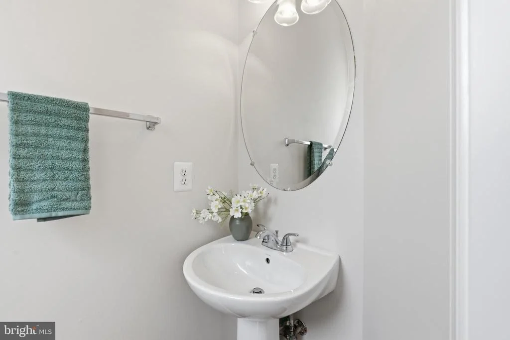 Photo of 17515 MINA LANE