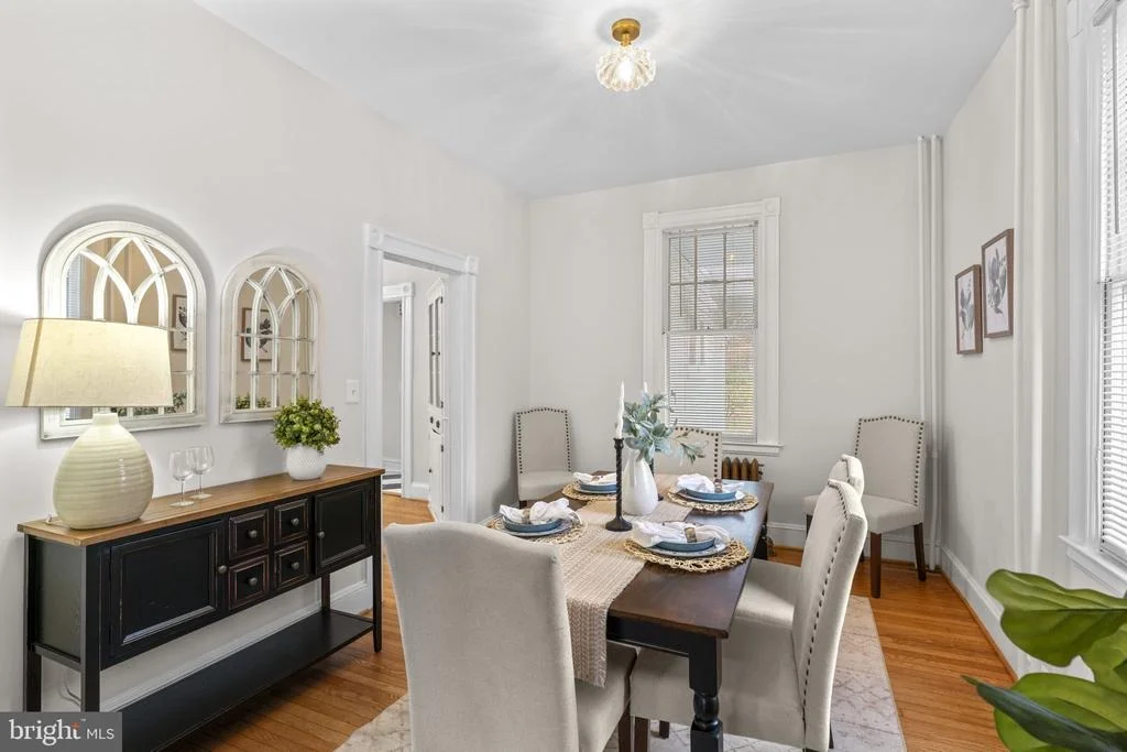 Photo of 702 DEEPDENE ROAD