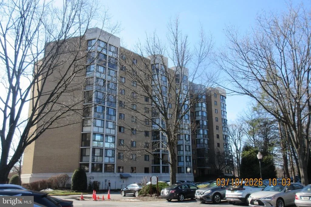 Photo of Unit 1806 at 15101 INTERLACHEN DRIVE