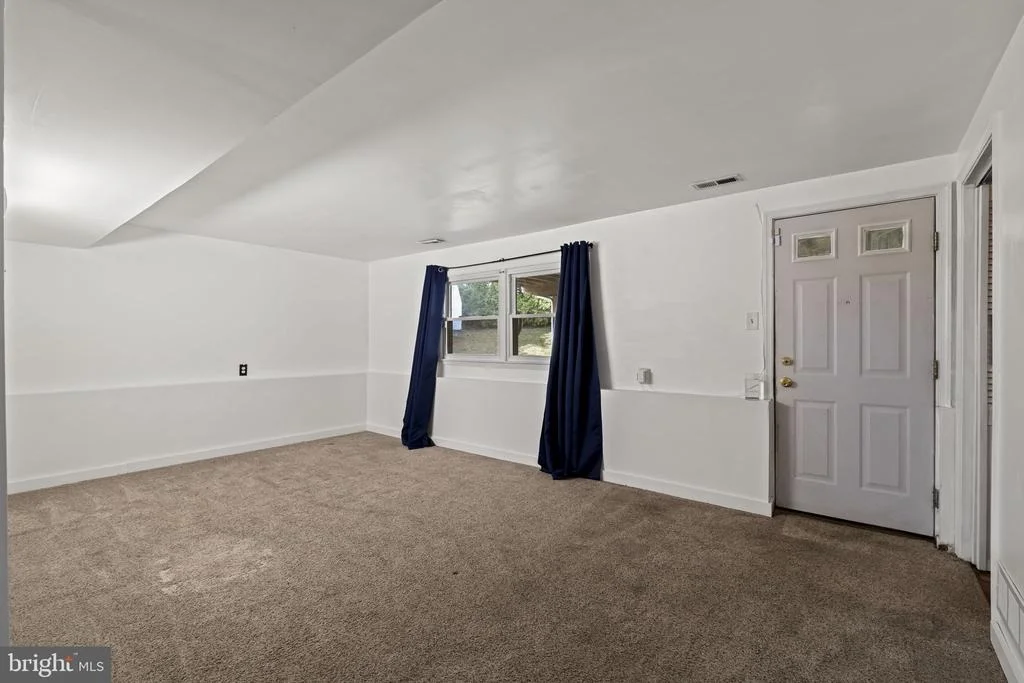 Photo of 111 E HEMMINGS WAY