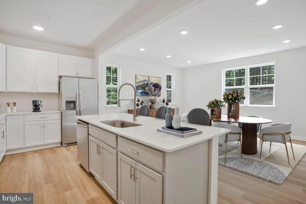 Photo of 725 NOLLMEYER ROAD