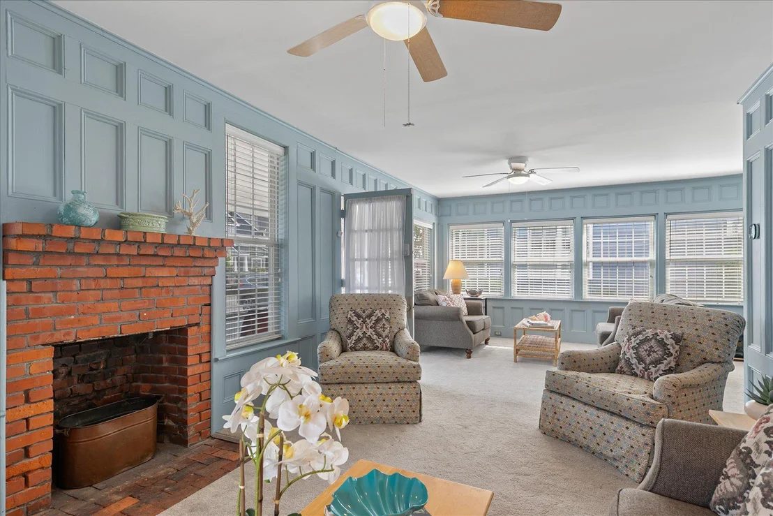 Photo of 16 DELAWARE AVENUE