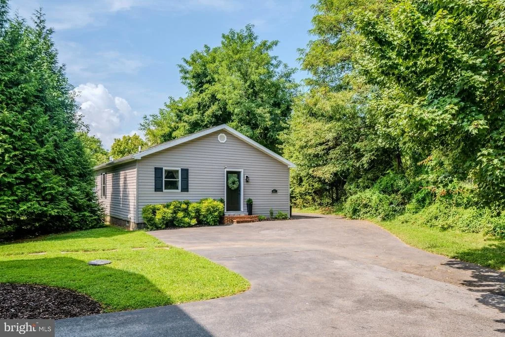 Photo of 17301 ROUNDMONT PLACE