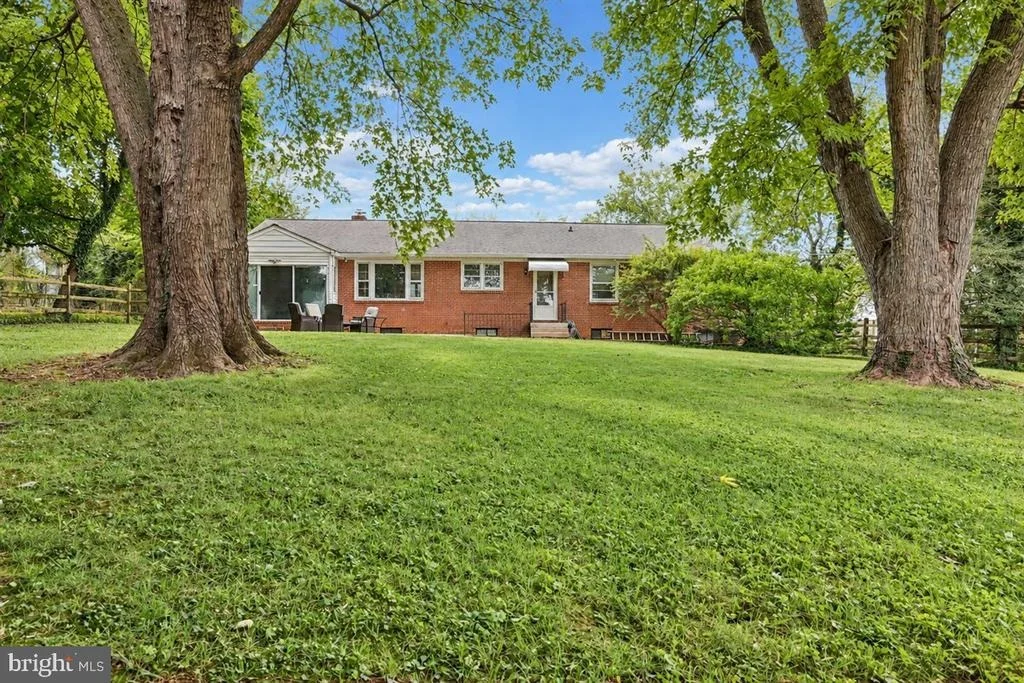 Photo of 1221 DULANEY VALLEY ROAD