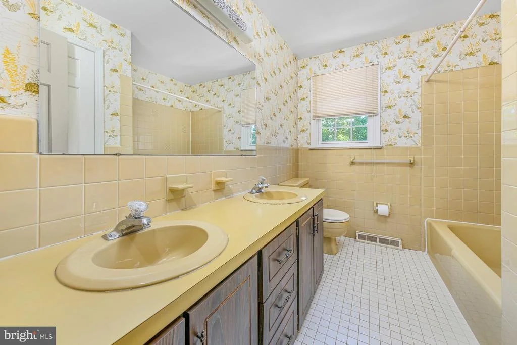Photo of 73 COLONIAL TERR
