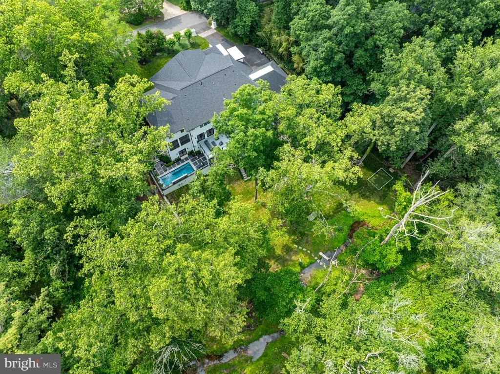 Photo of 825 WHANN AVENUE