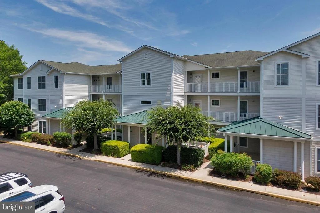 Photo of Unit 4303 at 20007 SANDY BOTTOM CIRCLE