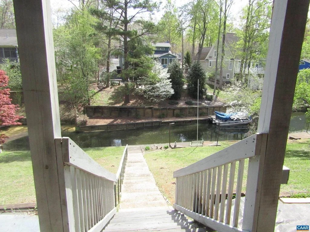 Photo of 798 JEFFERSON DR