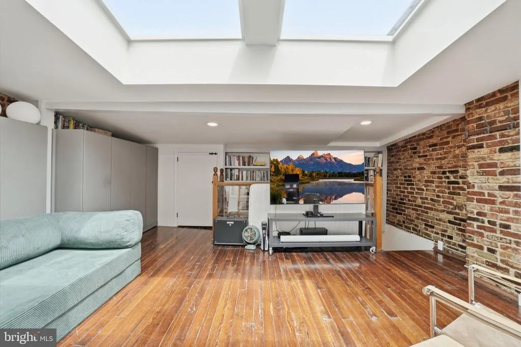 Photo of 210 8TH STREET SE