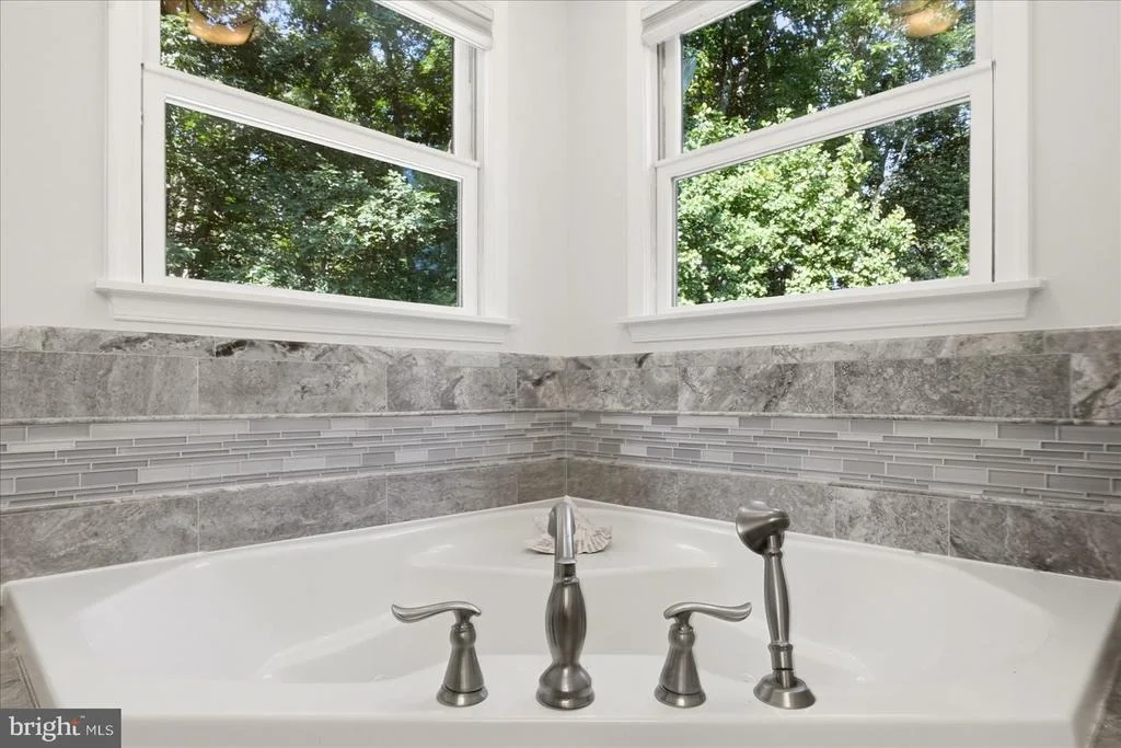 Photo of 9516 PRIMROSE LANE