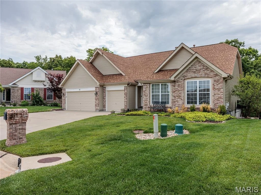 Photo of 10 MERAMEC BLUFFS Court