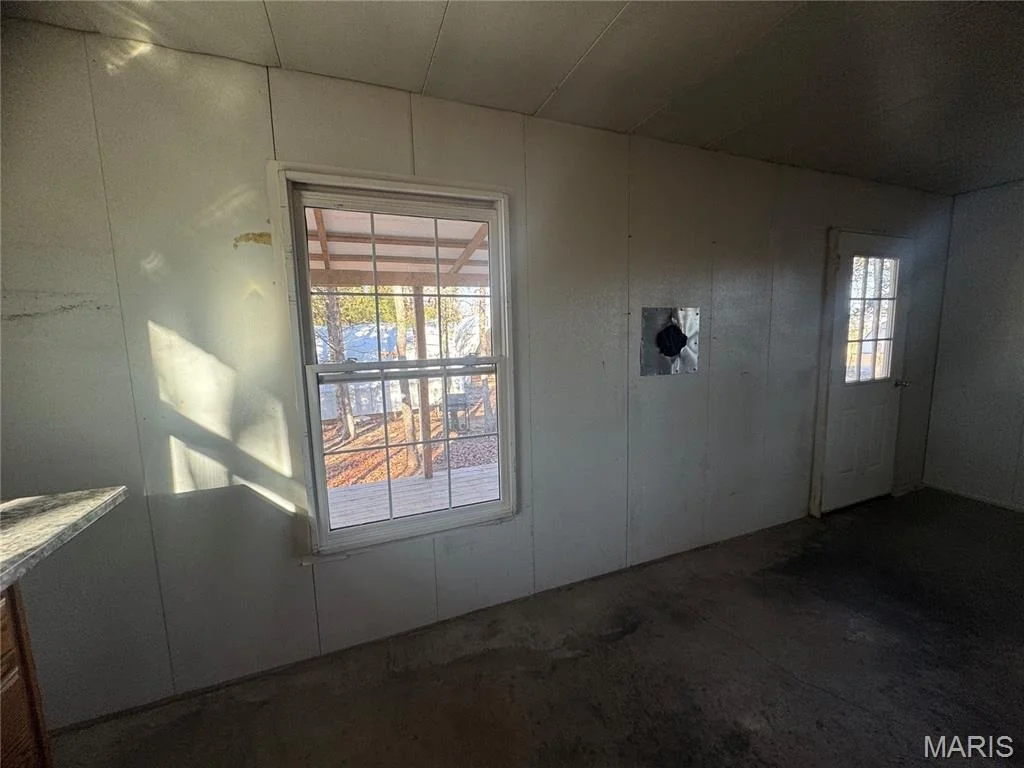 Photo of 42850 Maries Road 638