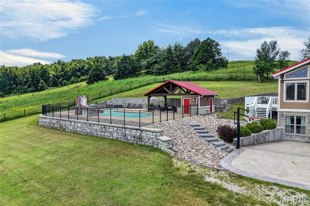 Photo of 2167 Susanna Road