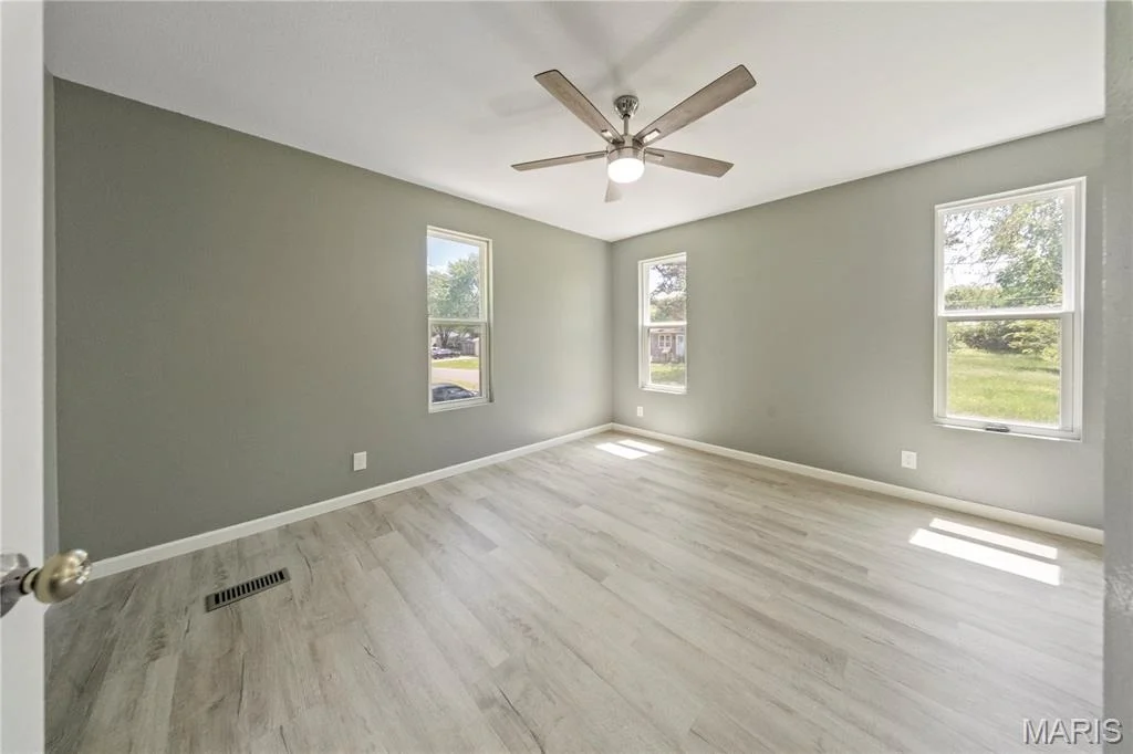 Photo of 1303 E Grand Avenue
