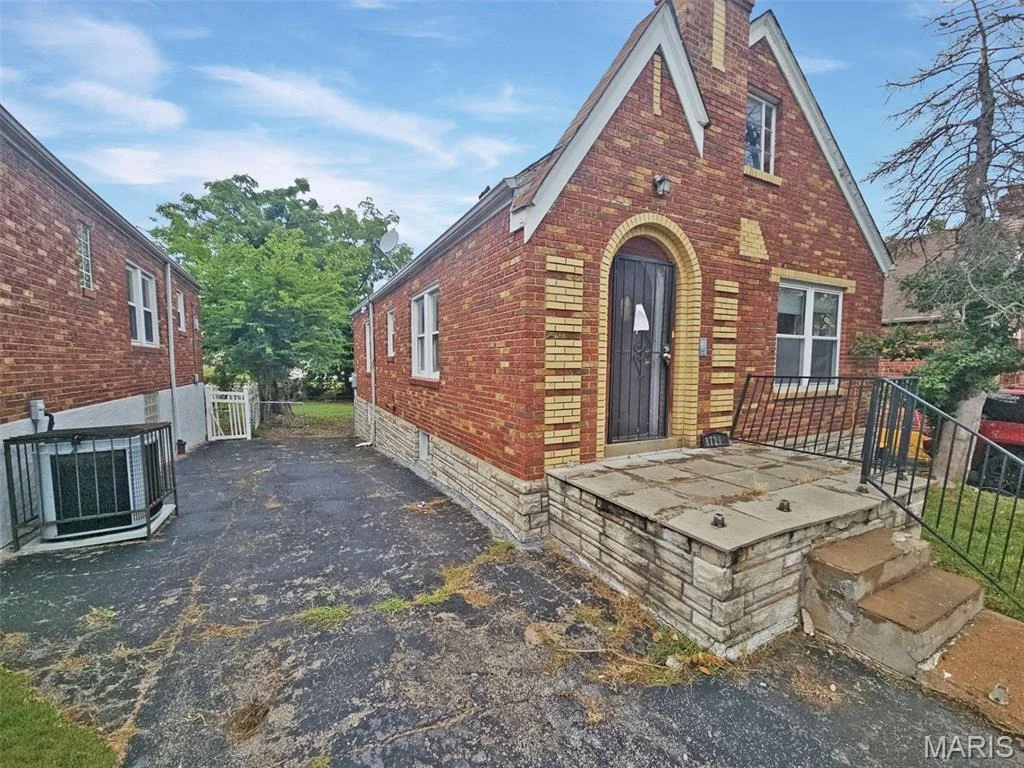 Photo of 8729 Acacia Drive