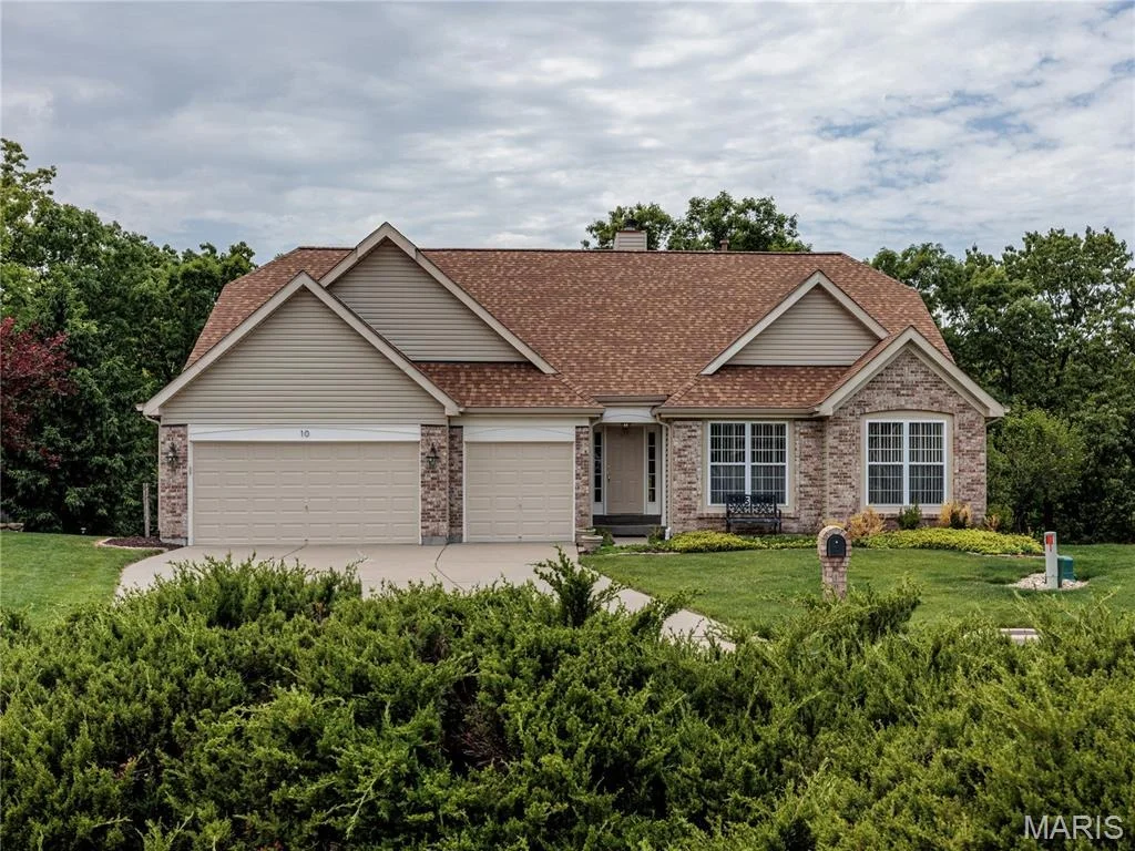 Photo of 10 MERAMEC BLUFFS Court